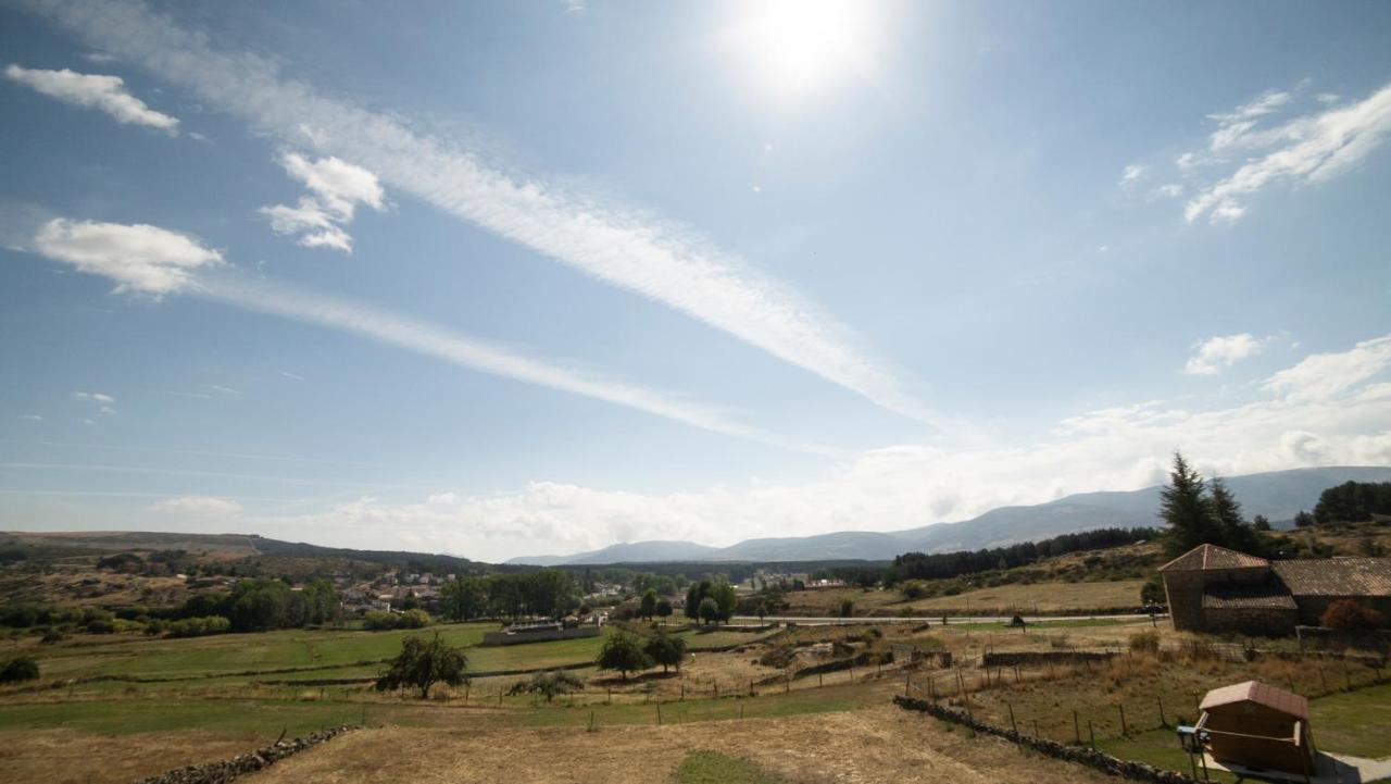 Villa De Gredos นาวาร์เรดอนดา เด เกรโดส ภายนอก รูปภาพ