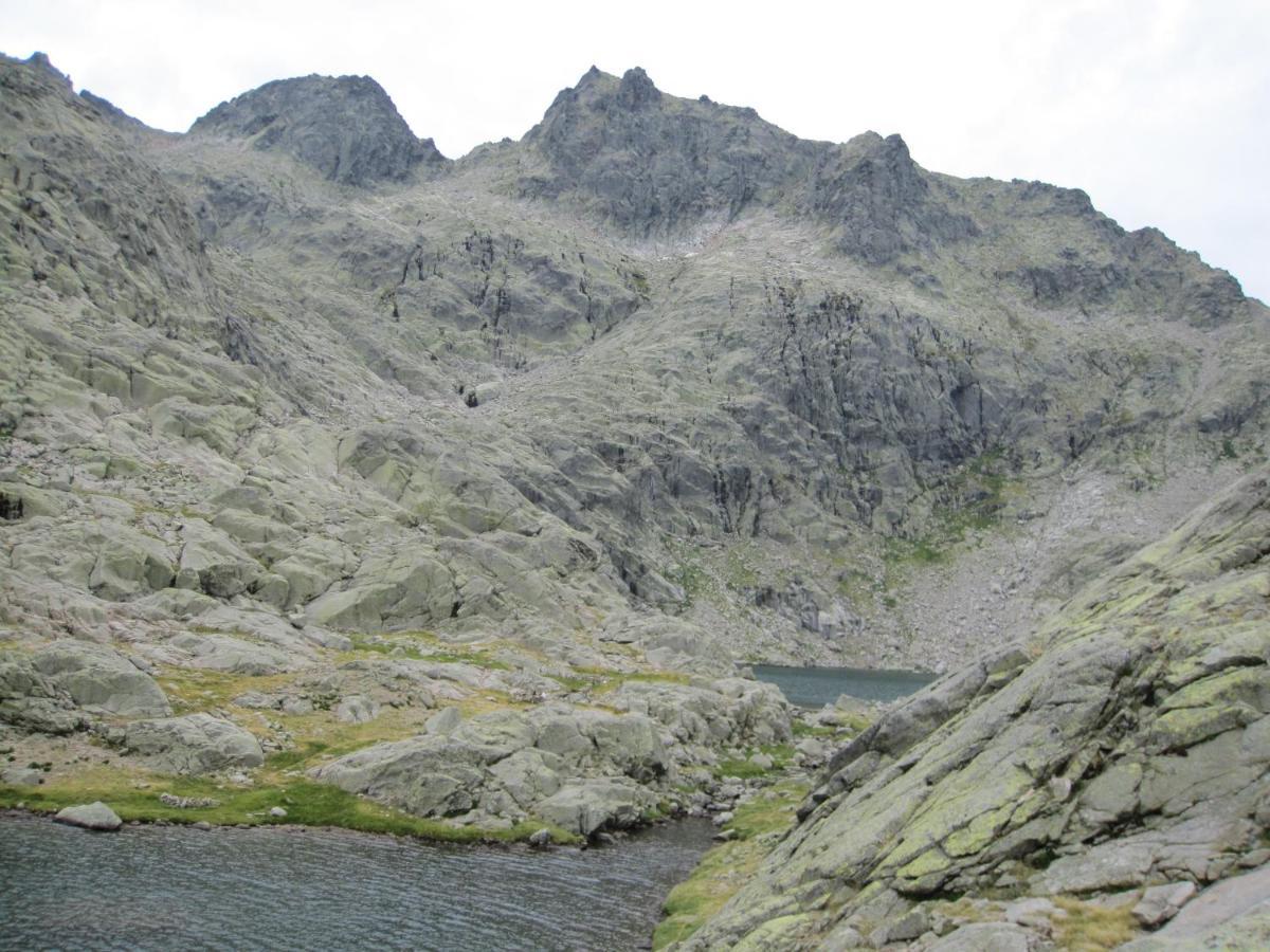 Villa De Gredos นาวาร์เรดอนดา เด เกรโดส ภายนอก รูปภาพ